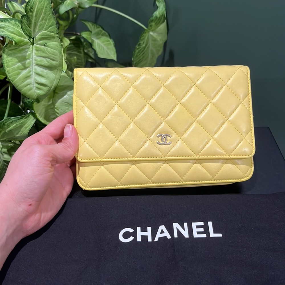 Chanel Lambskin Pastel Yellow Crossbody - Picture 2 of 10